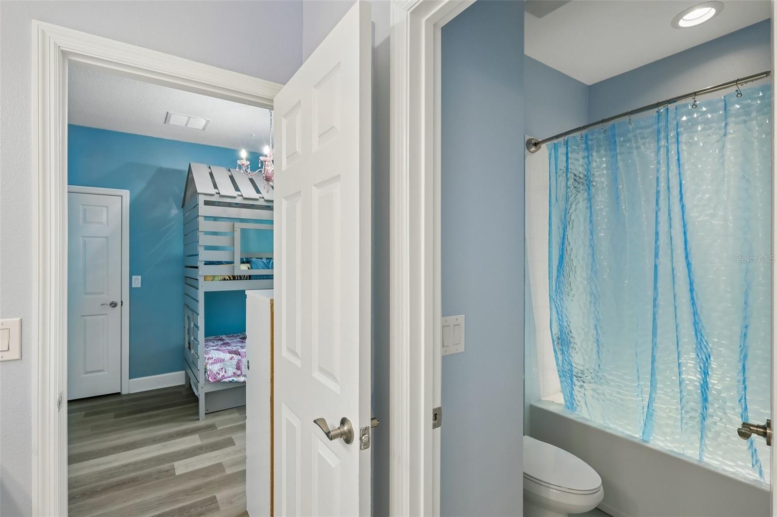 9085 Spruce Creek Cir Property Photo 32