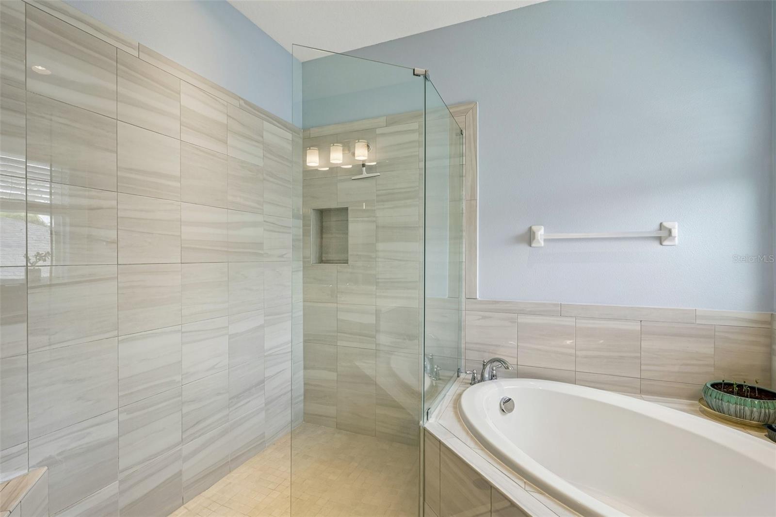 9085 Spruce Creek Cir Property Photo 39