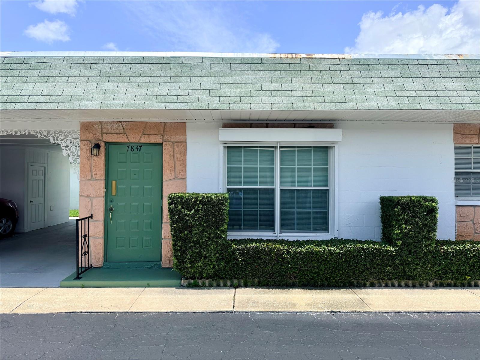 7847 39th Ter N Property Photo 2