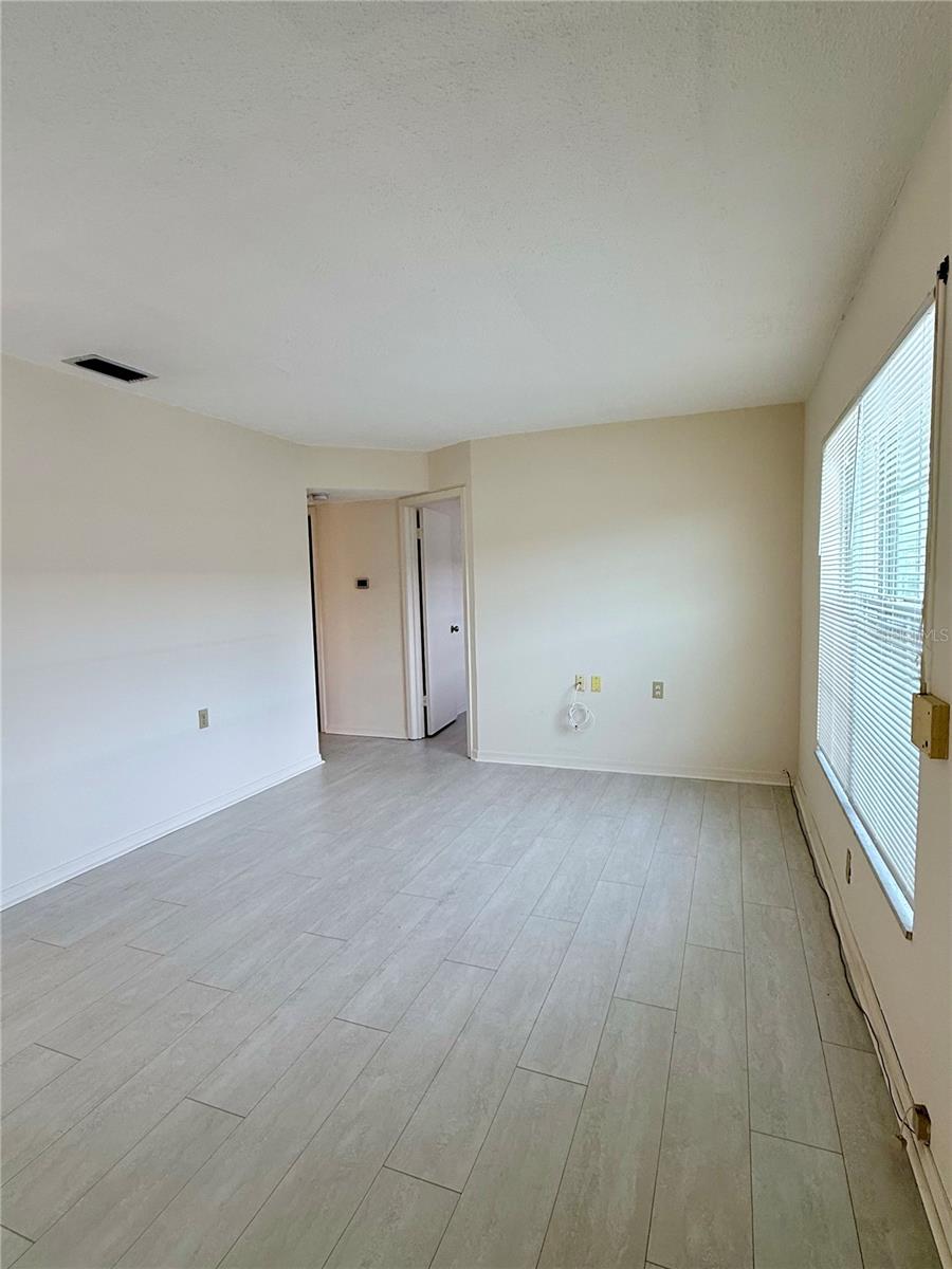 7847 39th Ter N Property Photo 4