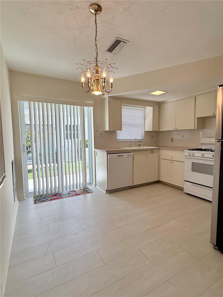 7847 39th Ter N Property Photo 5