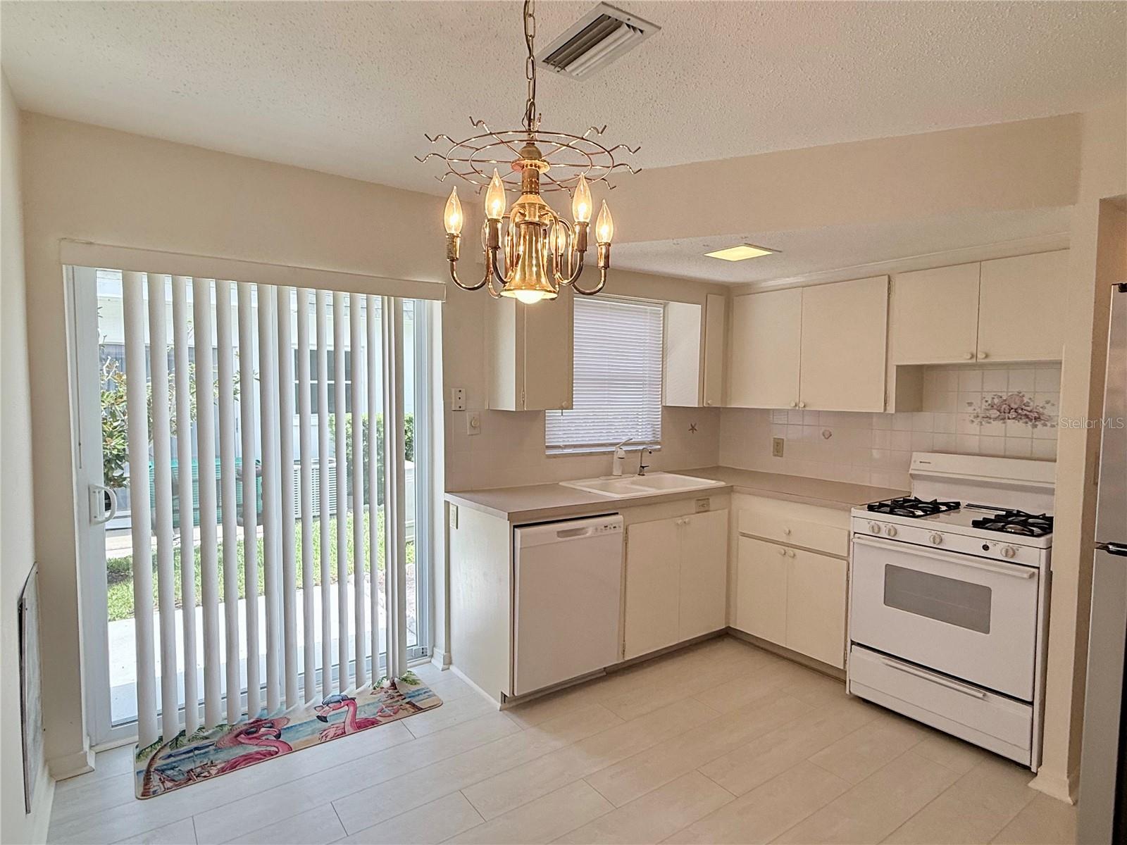 7847 39th Ter N Property Photo 6