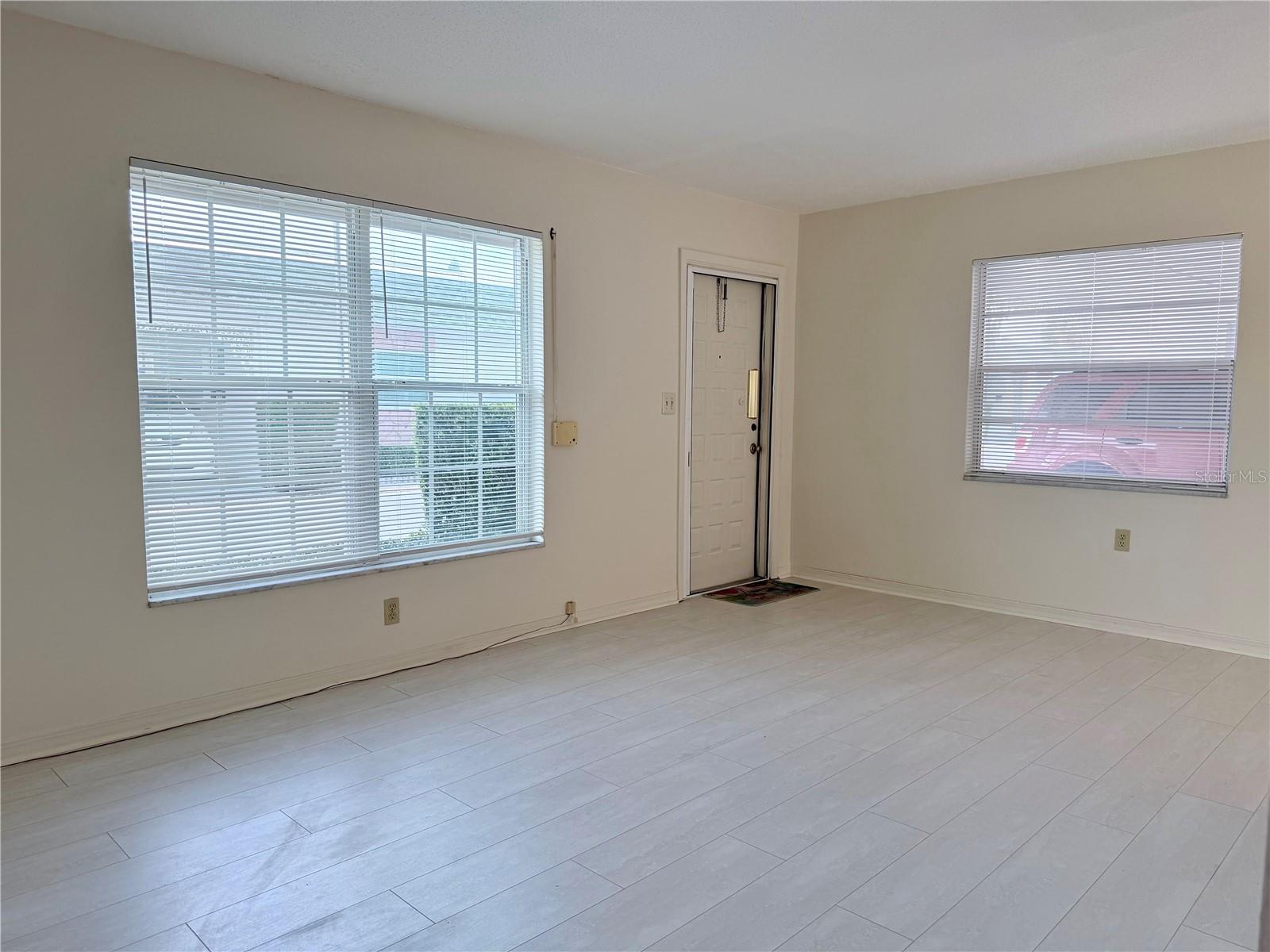 7847 39th Ter N Property Photo 8
