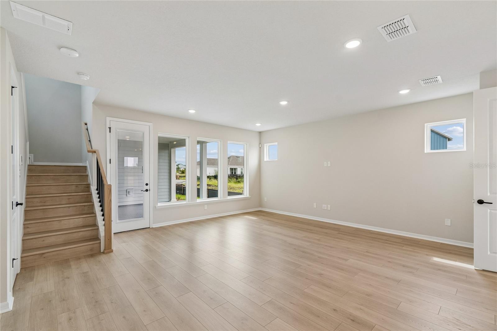 6716 Fountain Grove Pass Property Photo 8