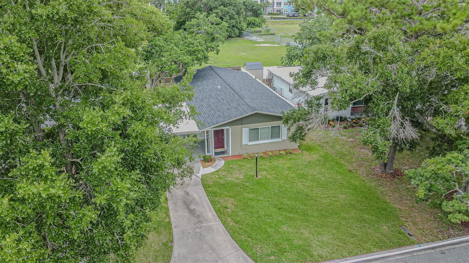 925 Cedarwood Ave Property Photo 3