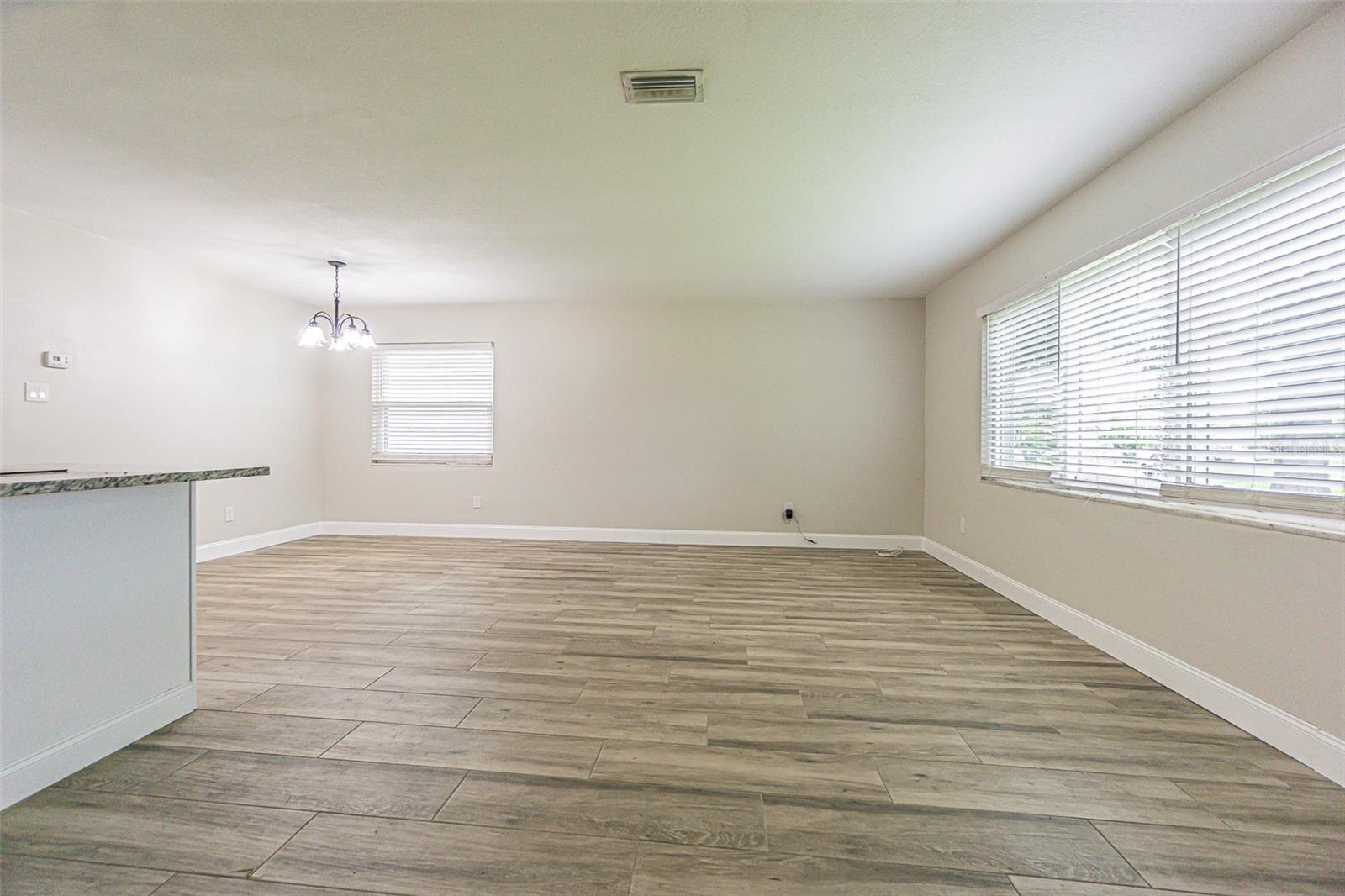 925 Cedarwood Ave Property Photo 7