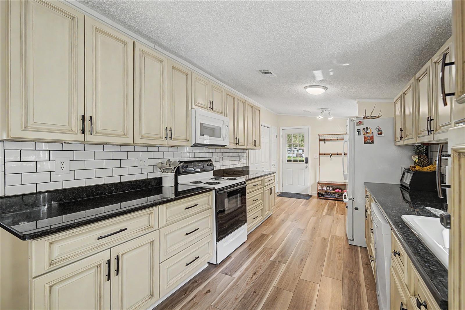 3935 Ewell Rd Property Photo 8