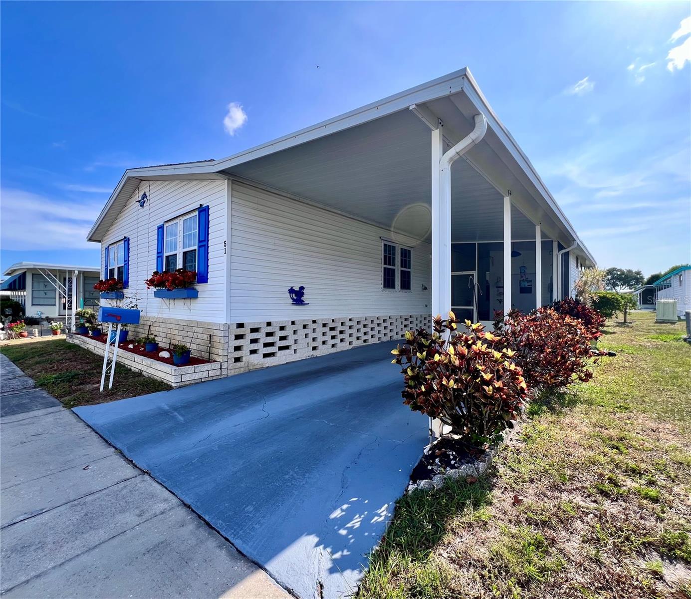 51 Pindo Palm St E Property Photo 4