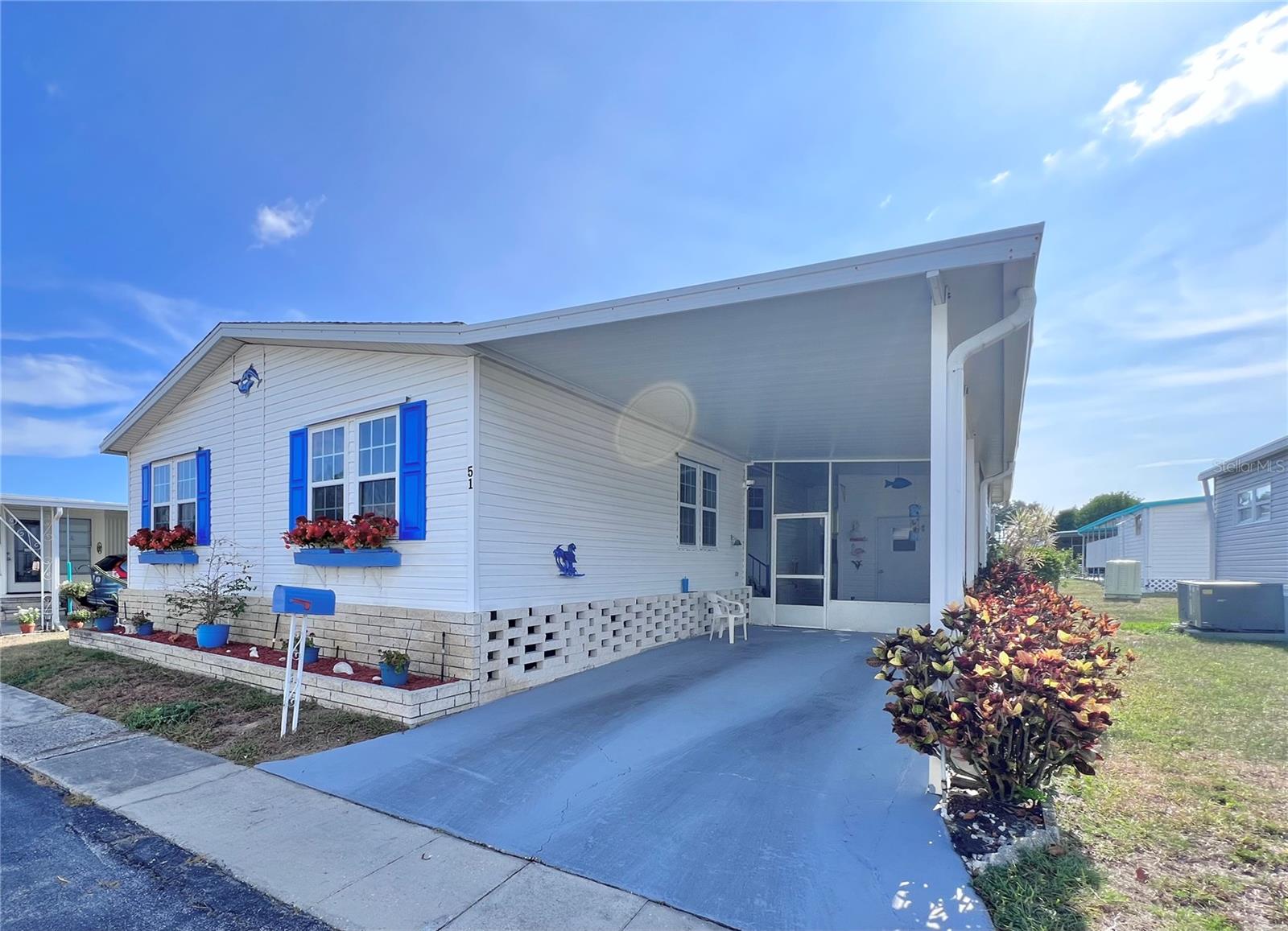 51 Pindo Palm St E Property Photo 6