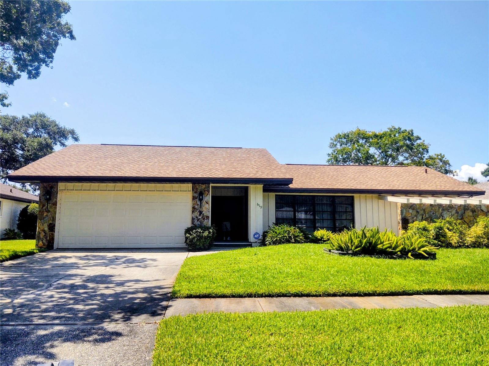 619 RIVIERA BAY DR NE Property Photo 1