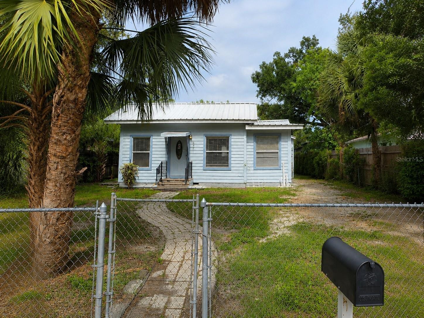 8211 N 10th St Property Photo 1