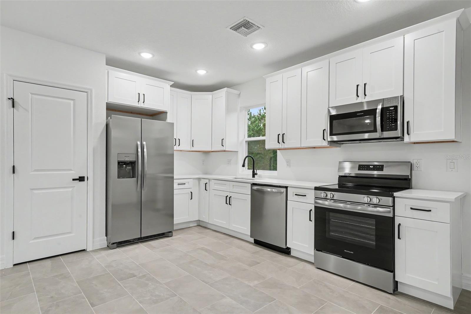 2922 W Perry Rd Property Photo 6