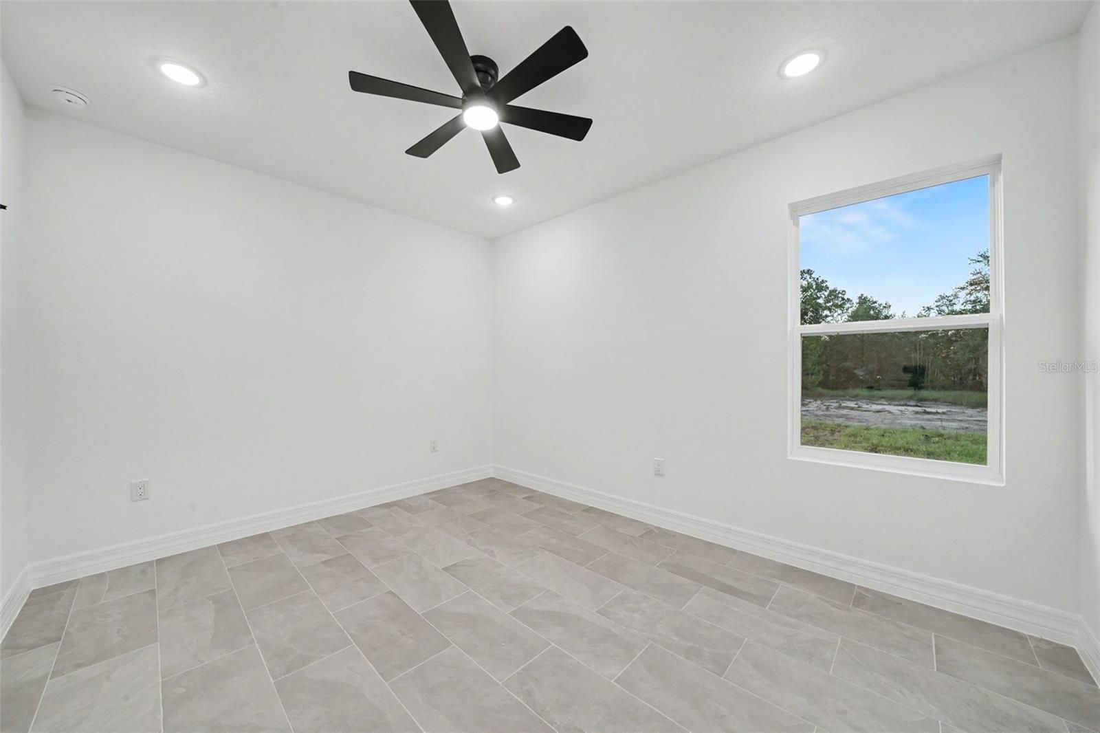 2922 W Perry Rd Property Photo 8