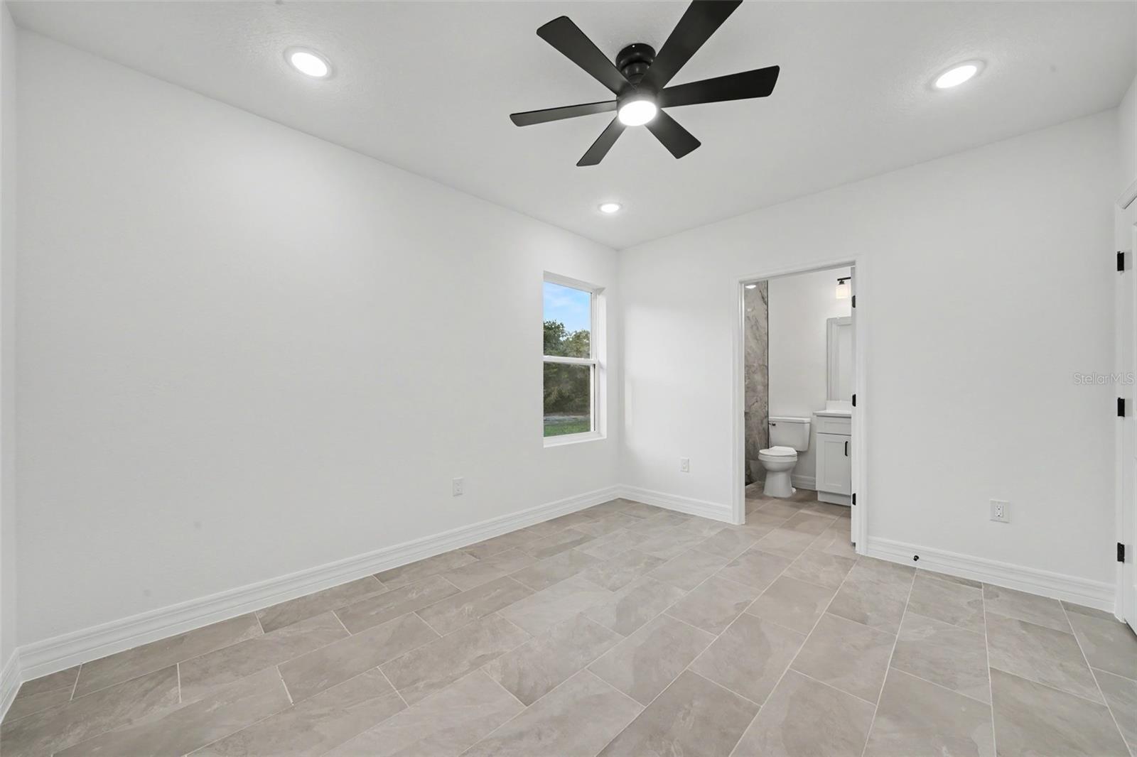2922 W Perry Rd Property Photo 10