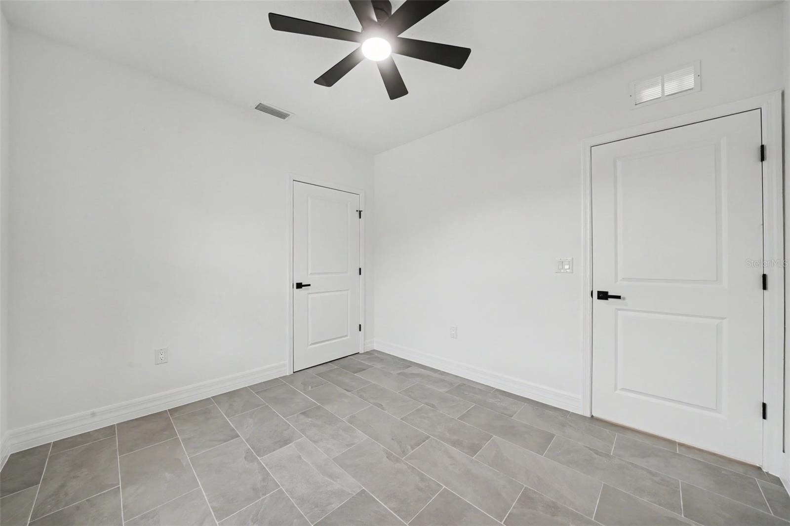 2922 W Perry Rd Property Photo 17