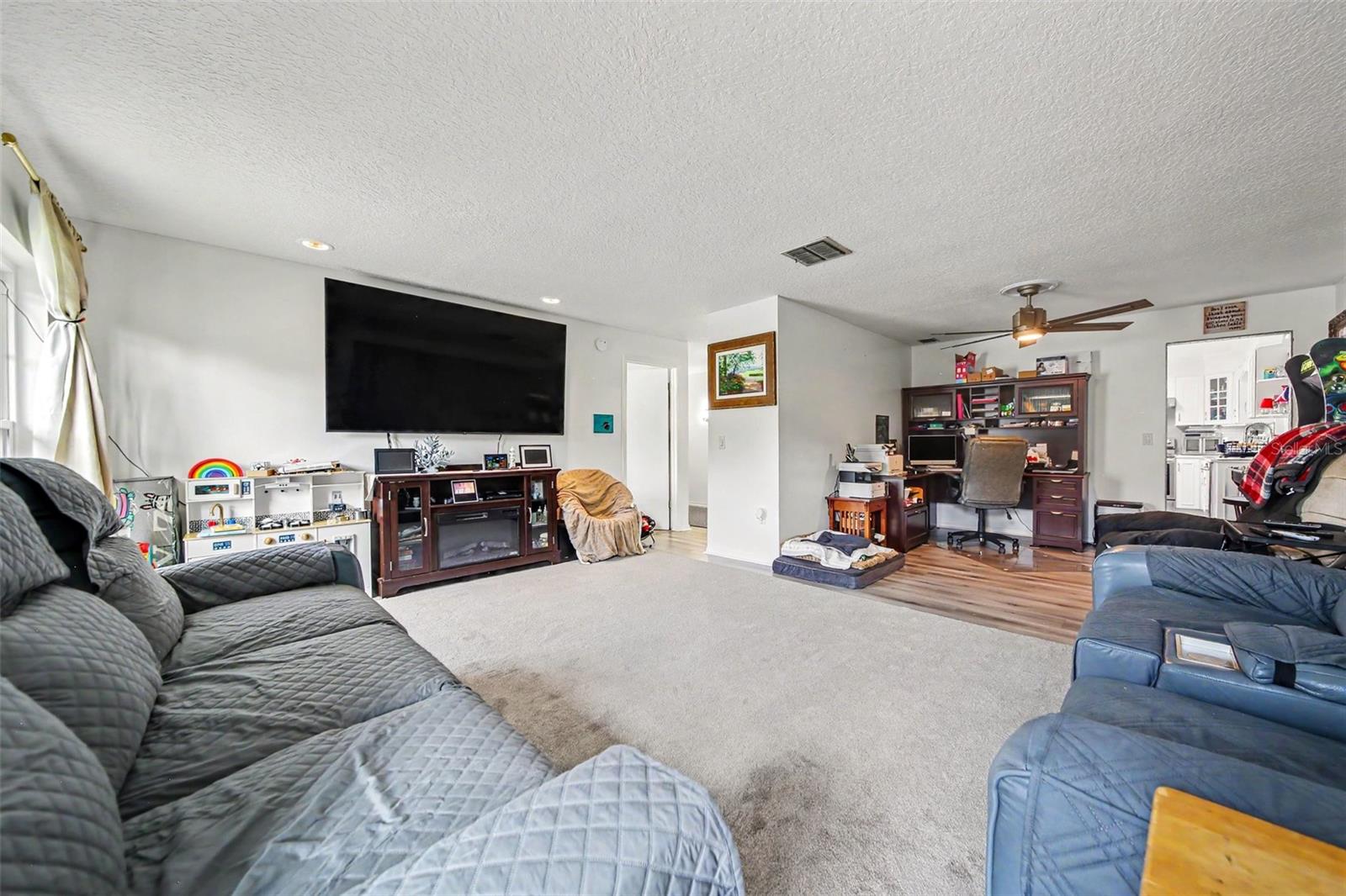 394 Barberry Ln Property Photo 6