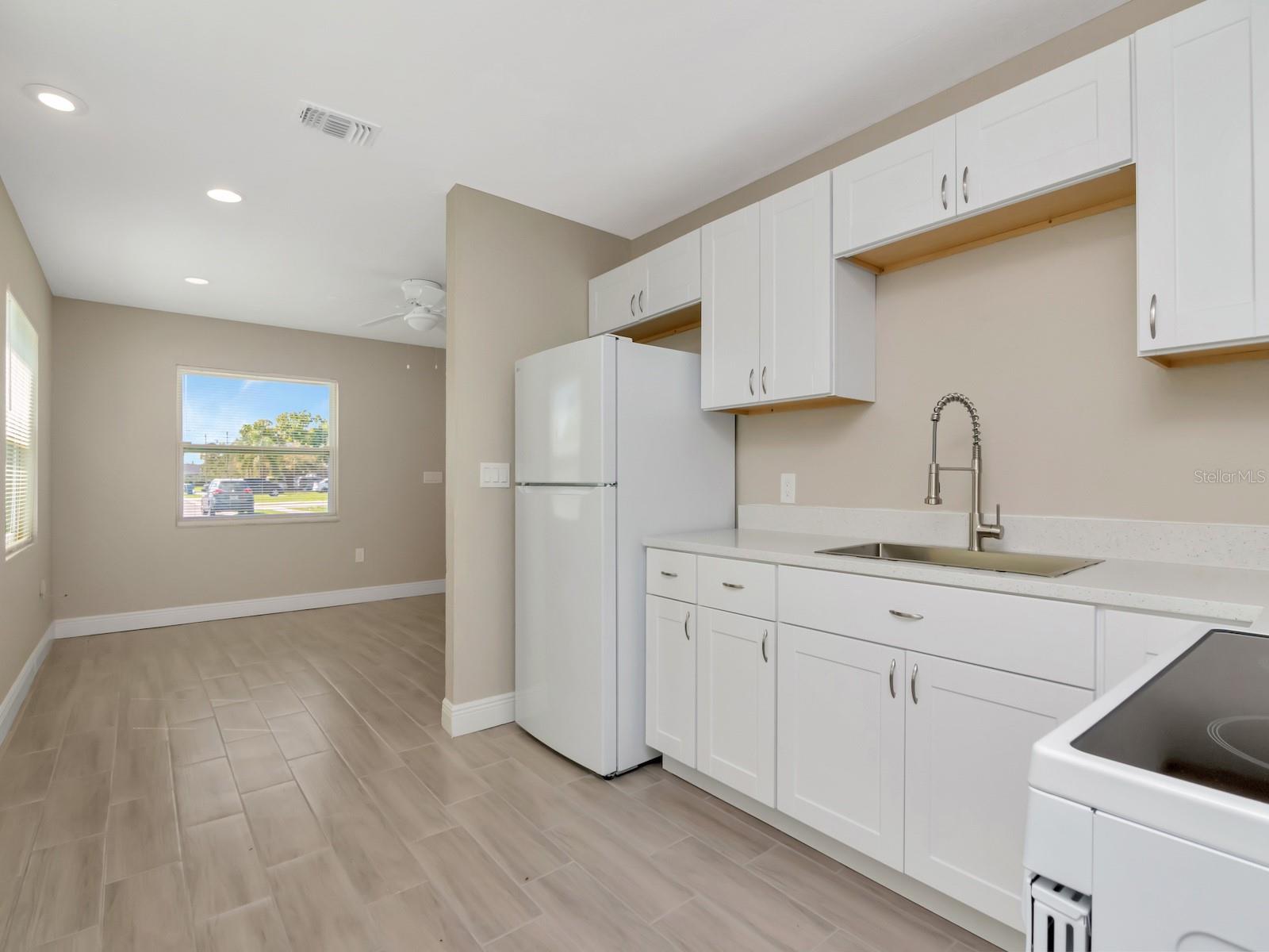 1207 62nd Ave E Property Photo 3