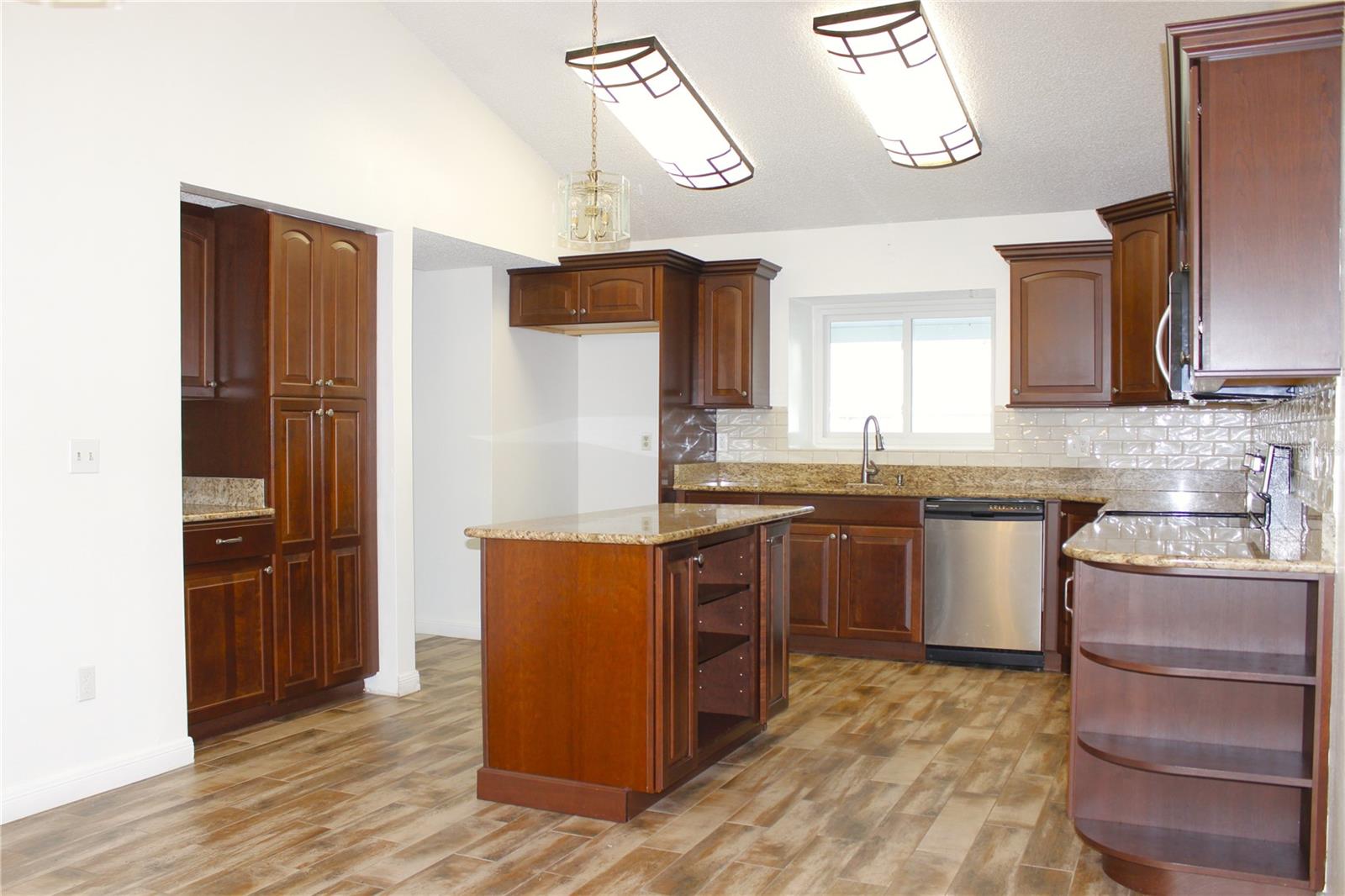 1913 Firethorn Ct Property Photo 6