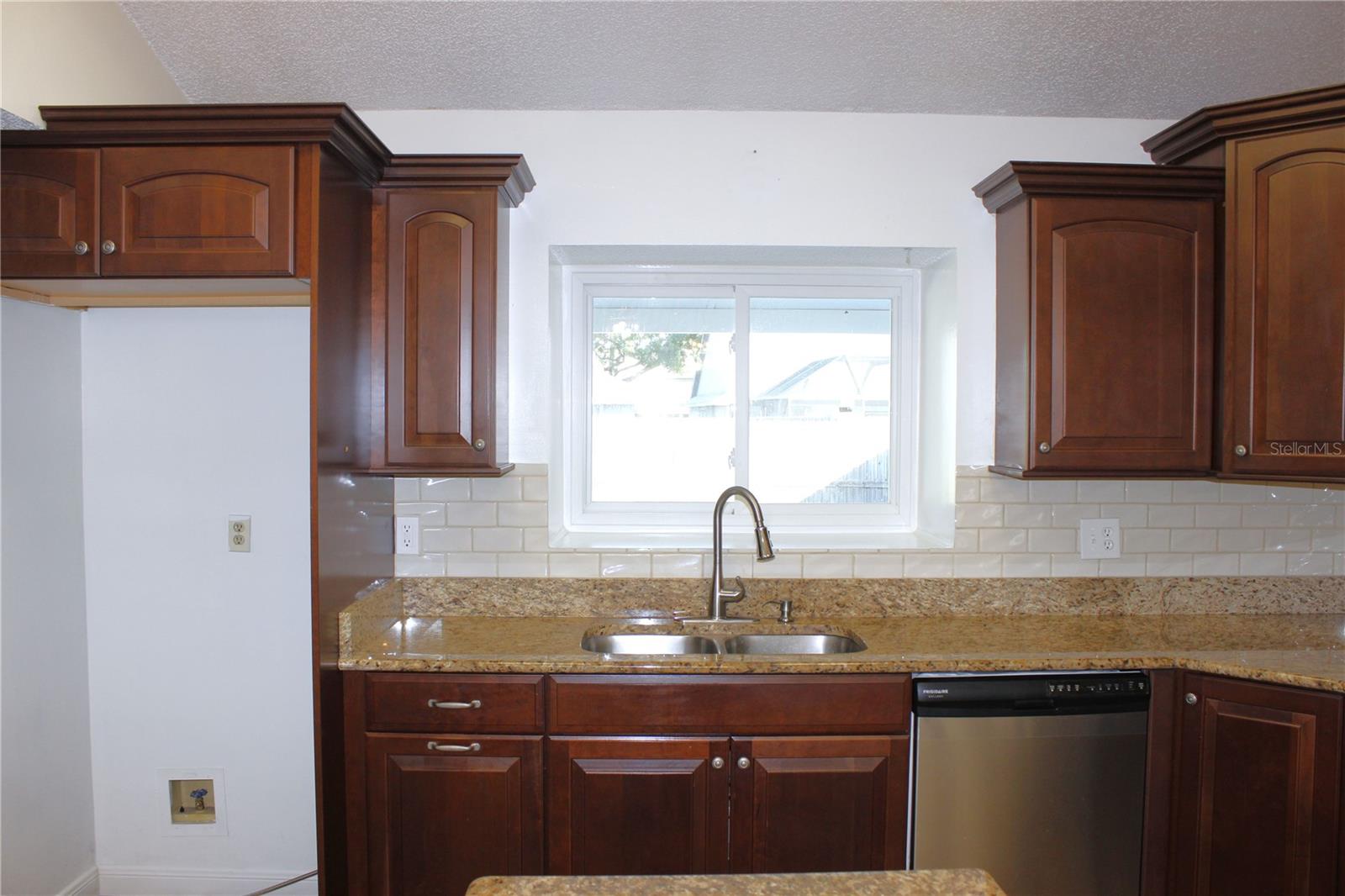 1913 Firethorn Ct Property Photo 10