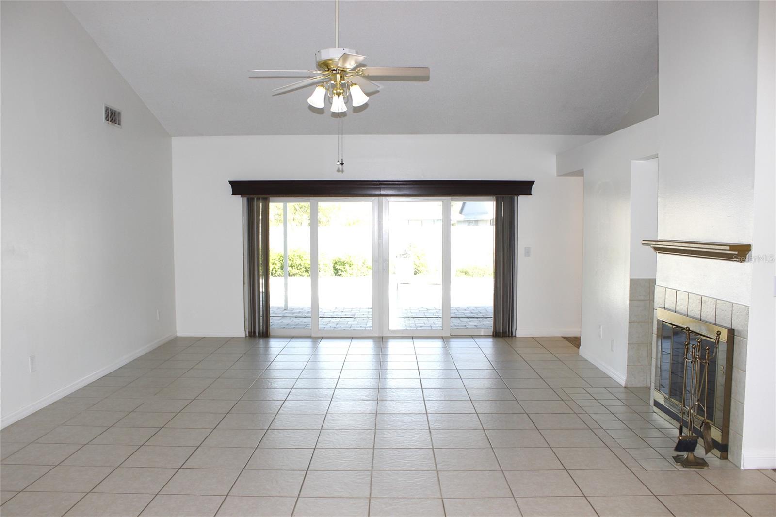1913 Firethorn Ct Property Photo 12