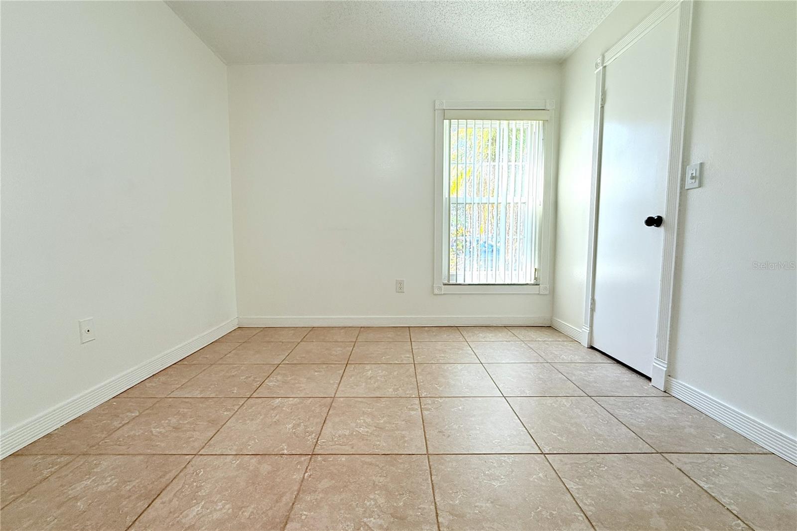 1913 Firethorn Ct Property Photo 44