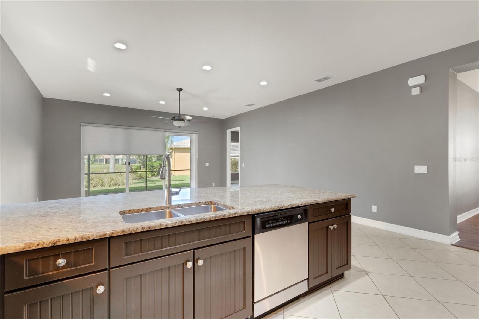 15841 Cobble Mill Dr Property Photo 11