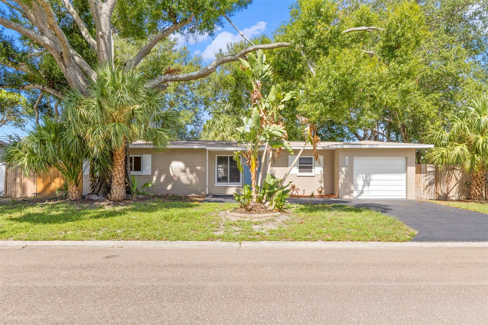 TB8533420 Property Photo 1