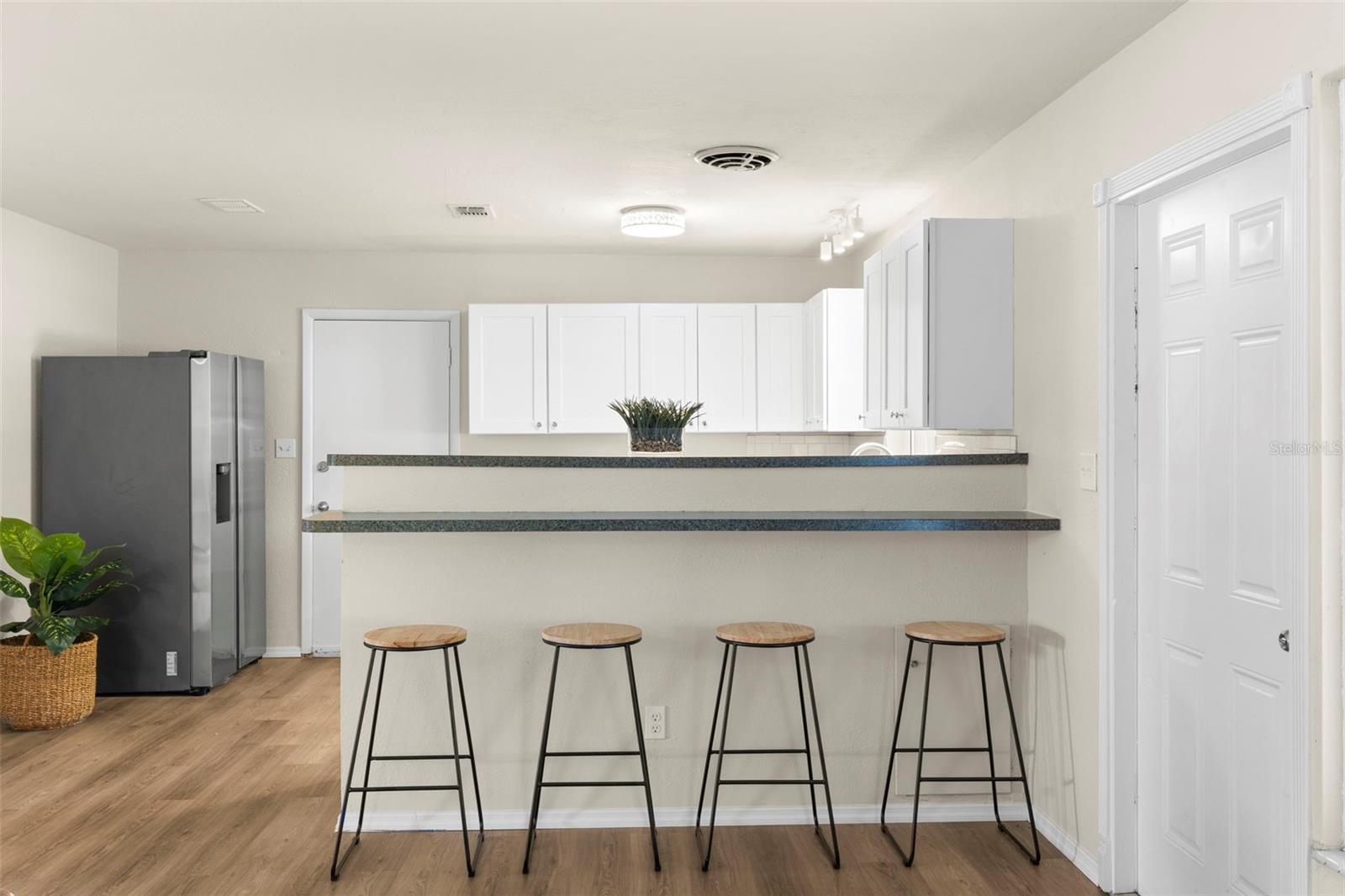 TB8533420 Property Photo 5