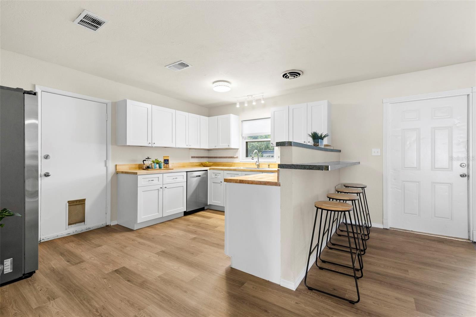 TB8533420 Property Photo 7