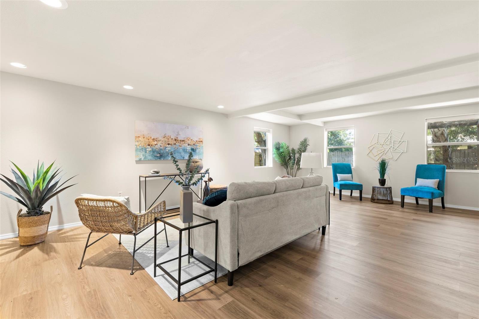TB8533420 Property Photo 8