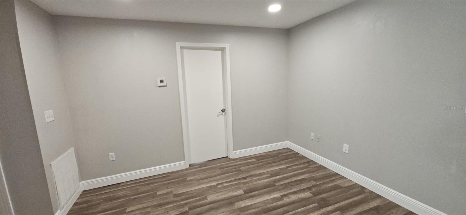 2055 Dodge St Property Photo 8