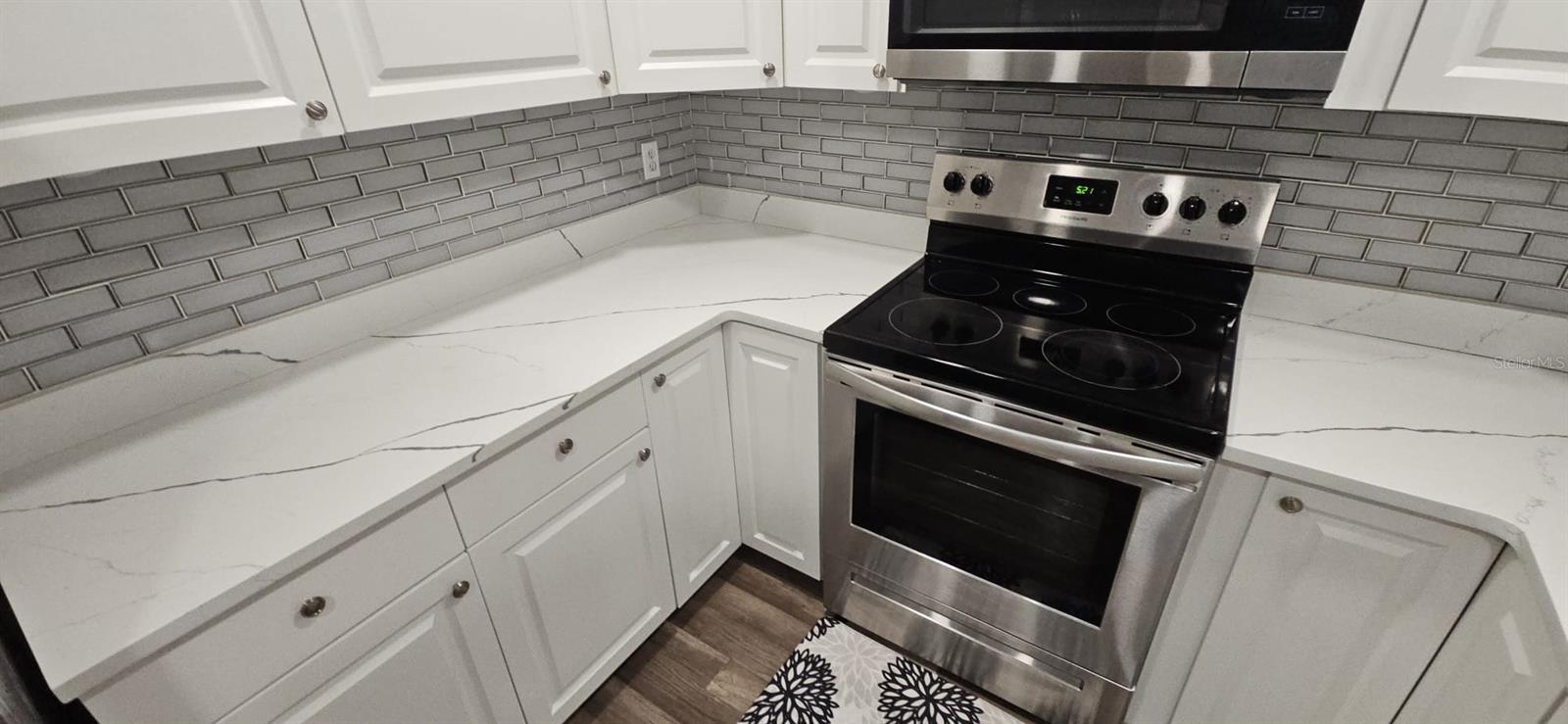 2055 Dodge St Property Photo 10