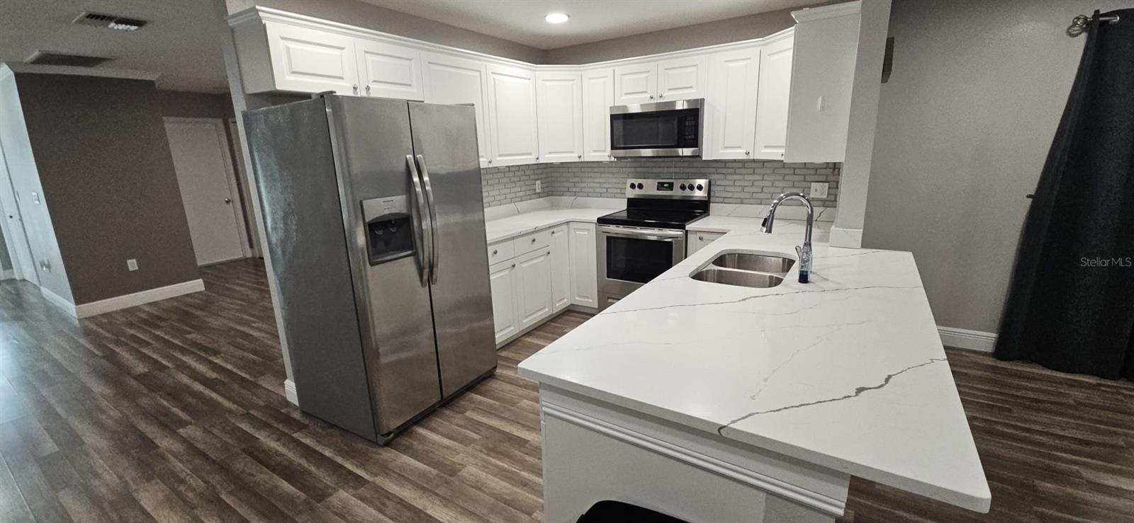 2055 Dodge St Property Photo 13