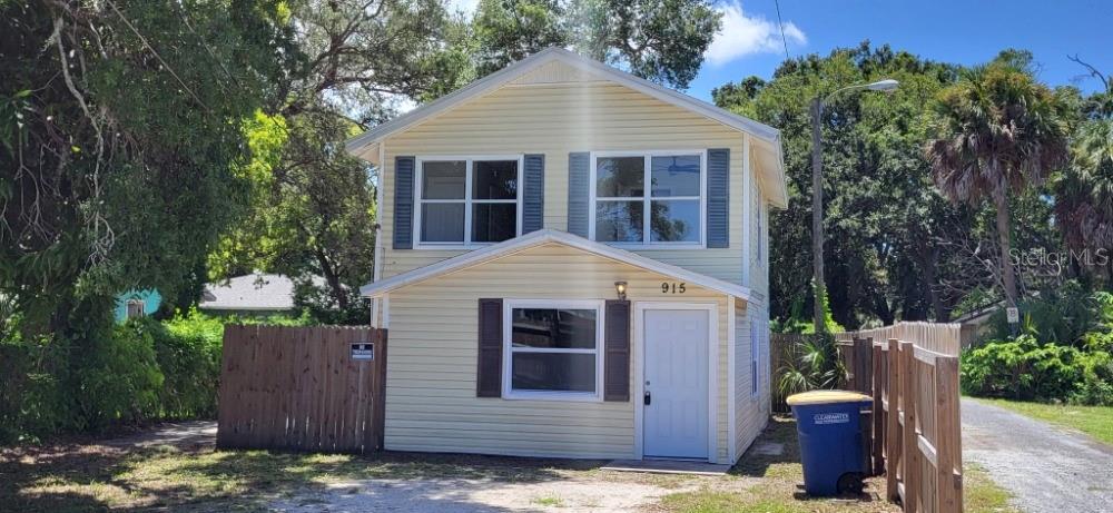 915 Seminole St Property Photo 3