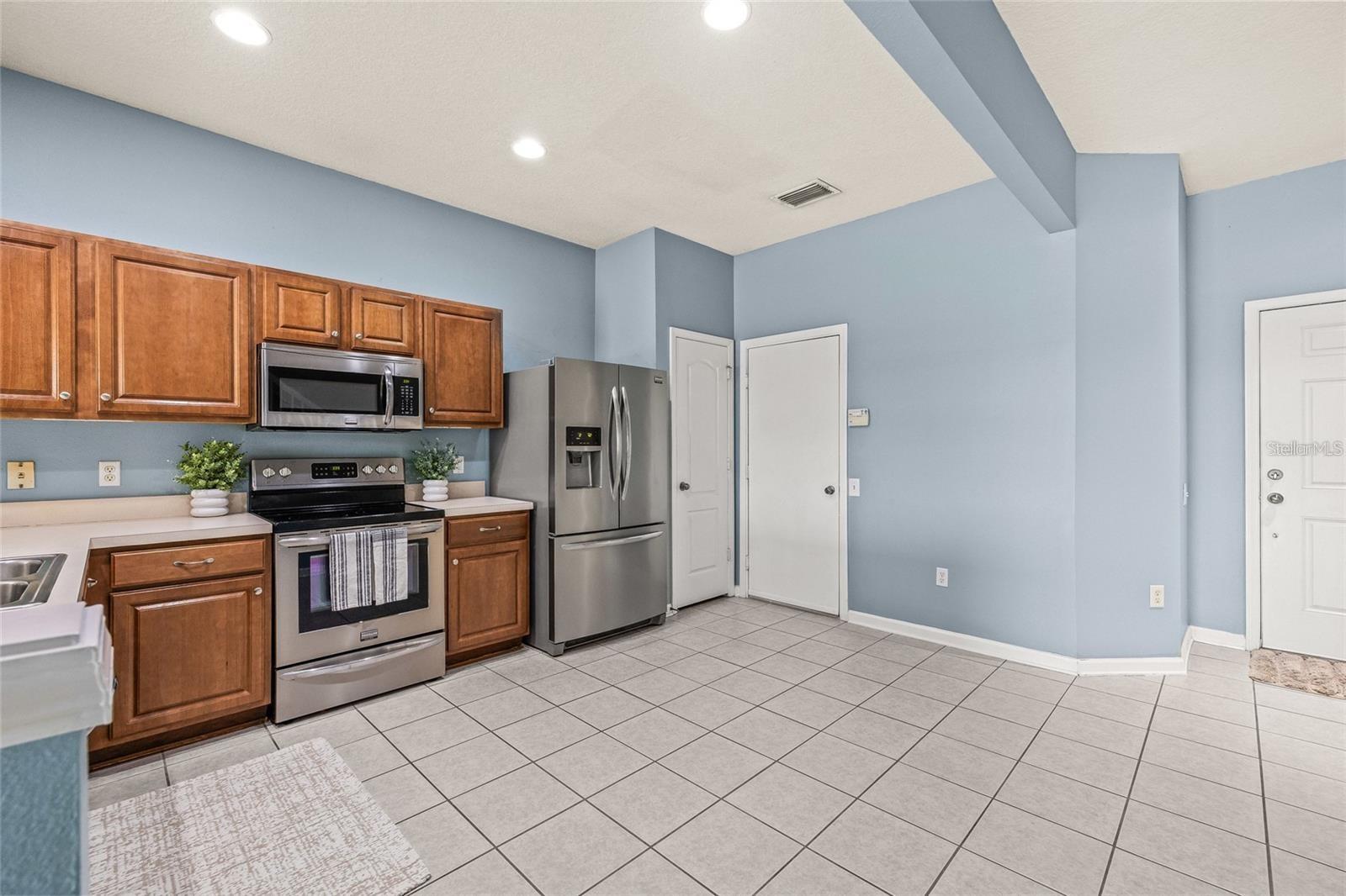 4879 Pond Ridge Dr Property Photo 10