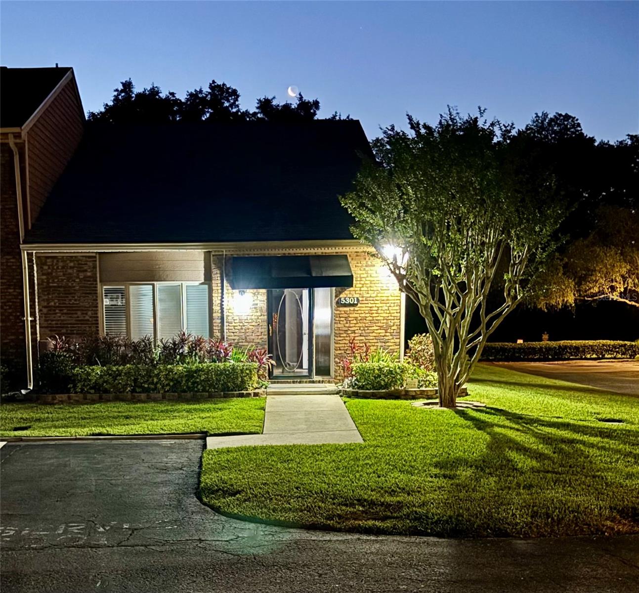 5301 Bradbury Ct Property Photo 2