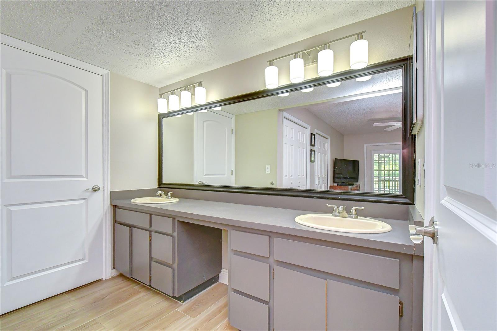 5301 Bradbury Ct Property Photo 18
