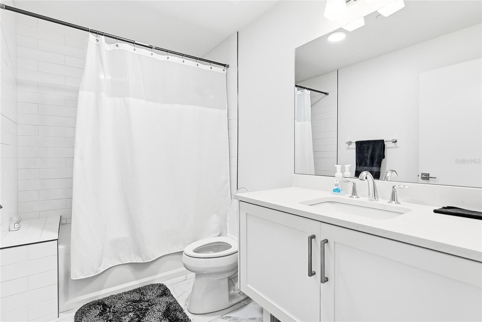 415 Island Way #204 Property Photo 17