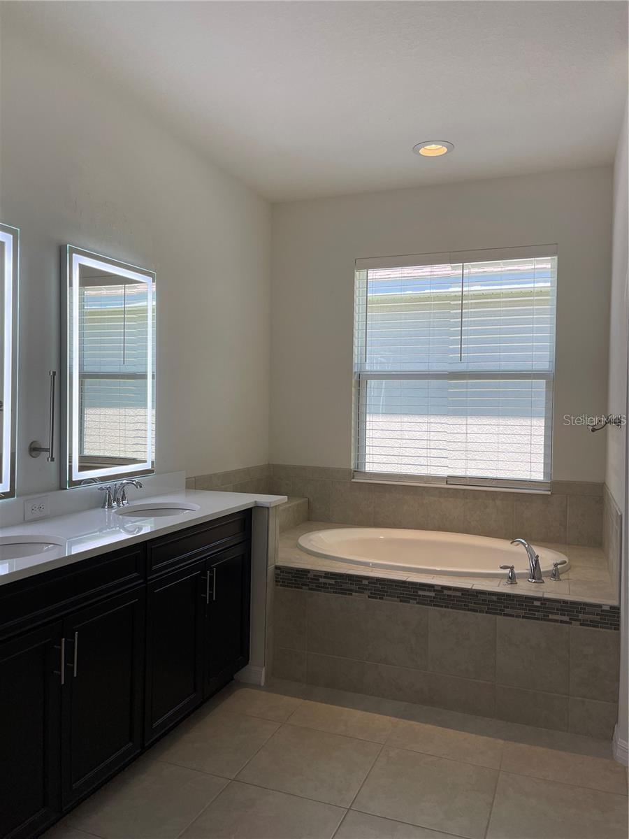 7905 Silver Clover Ct Property Photo 9