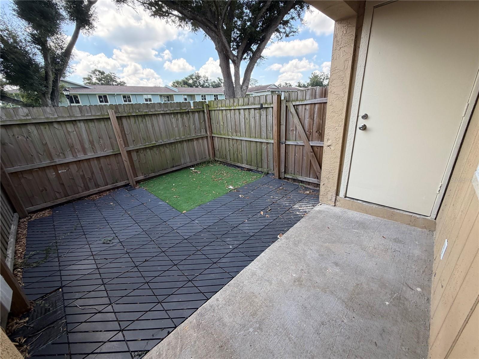 233 Thorn Tree Pl Property Photo 14