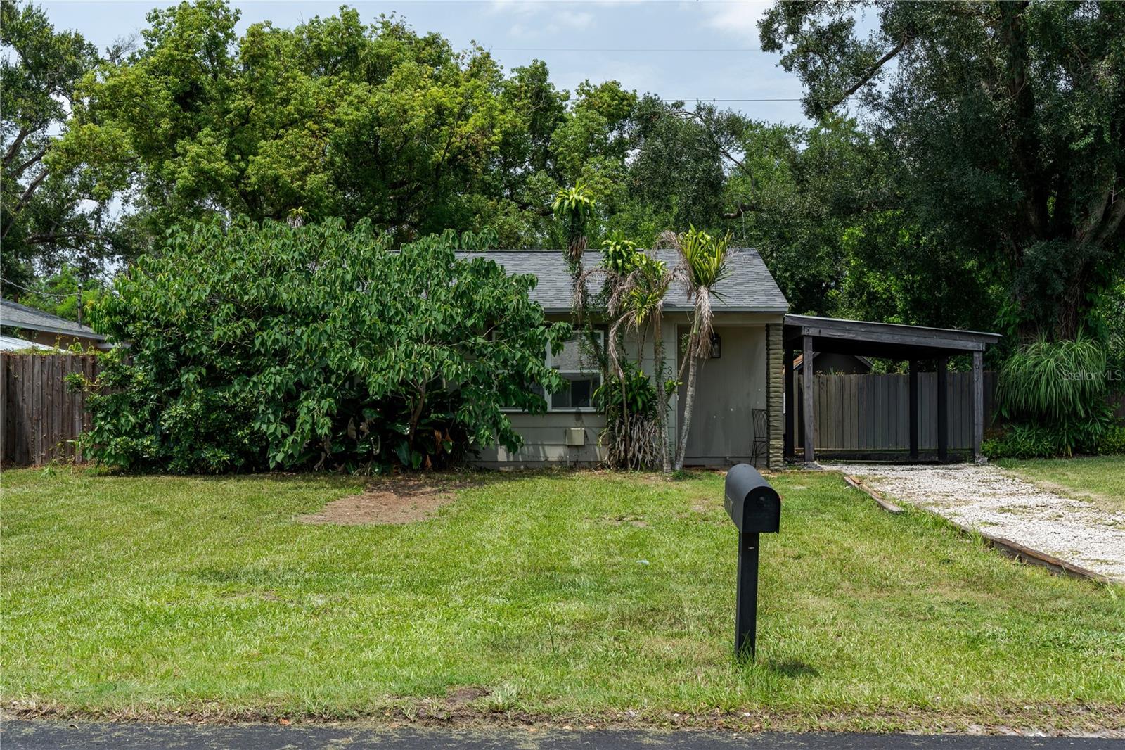 304 E Hydrangia St Property Photo 1