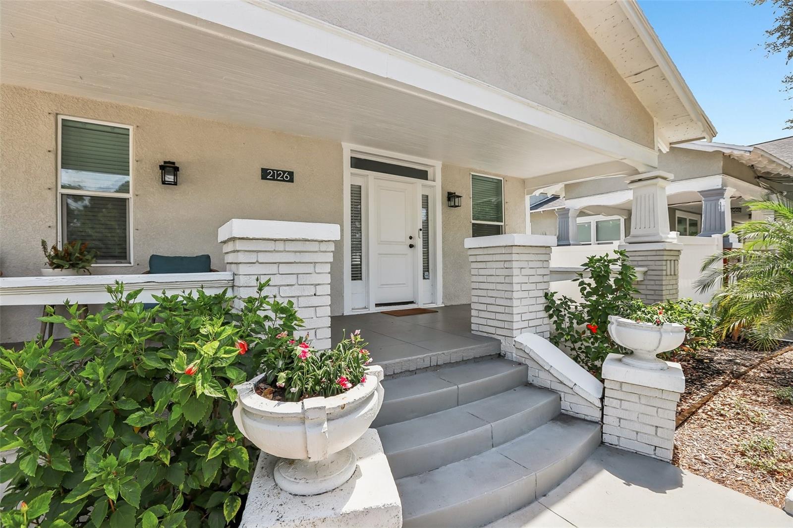 2126 W Beach St Property Photo 1