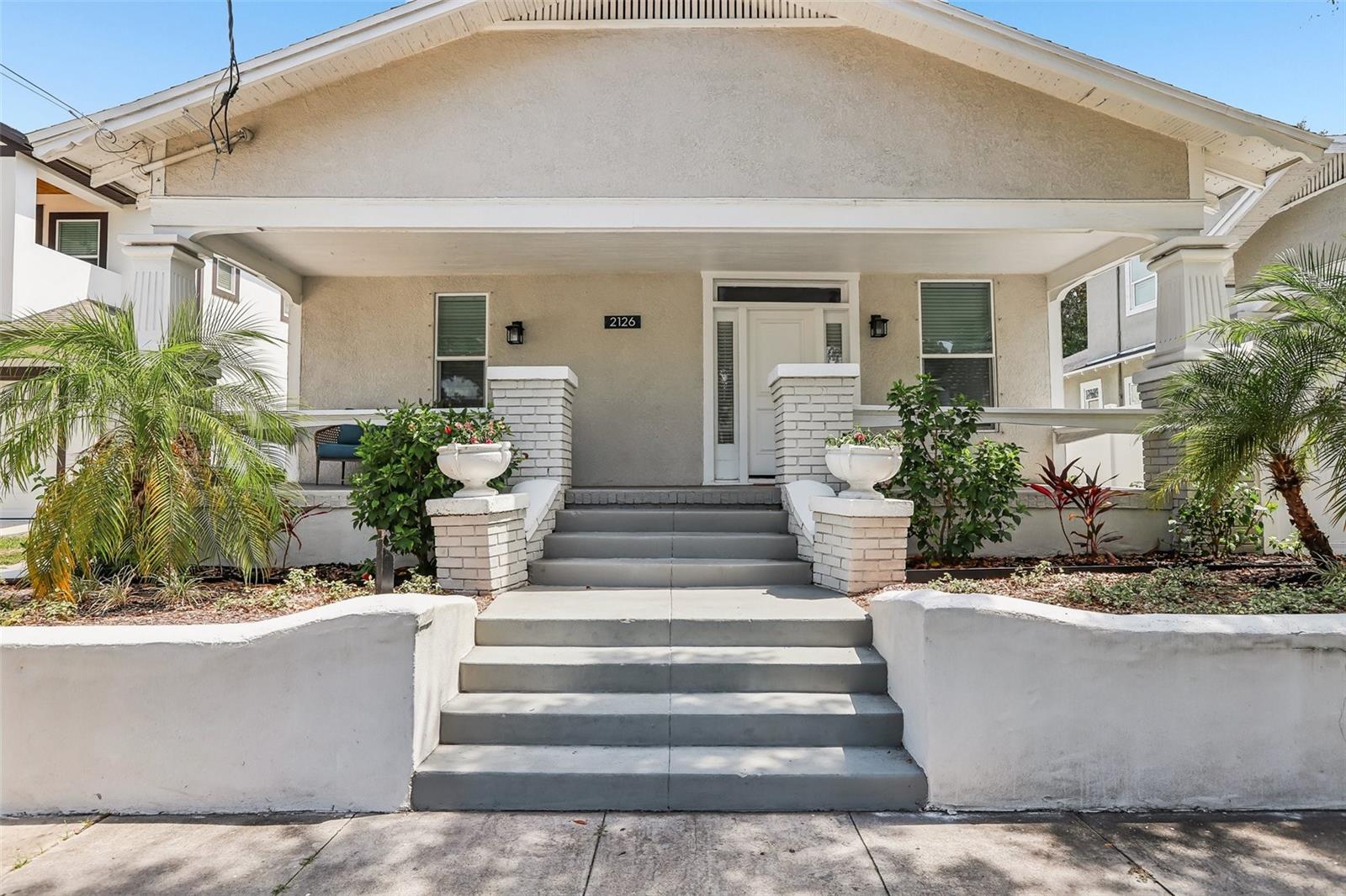 2126 W Beach St Property Photo 4