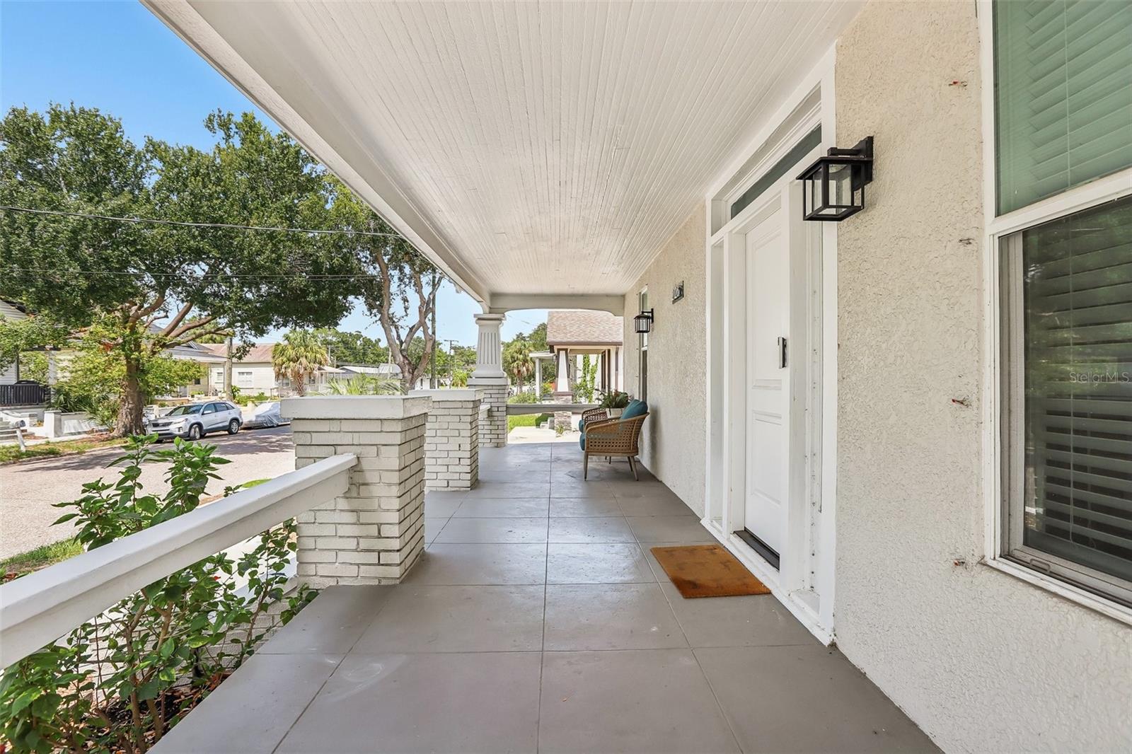 2126 W Beach St Property Photo 5