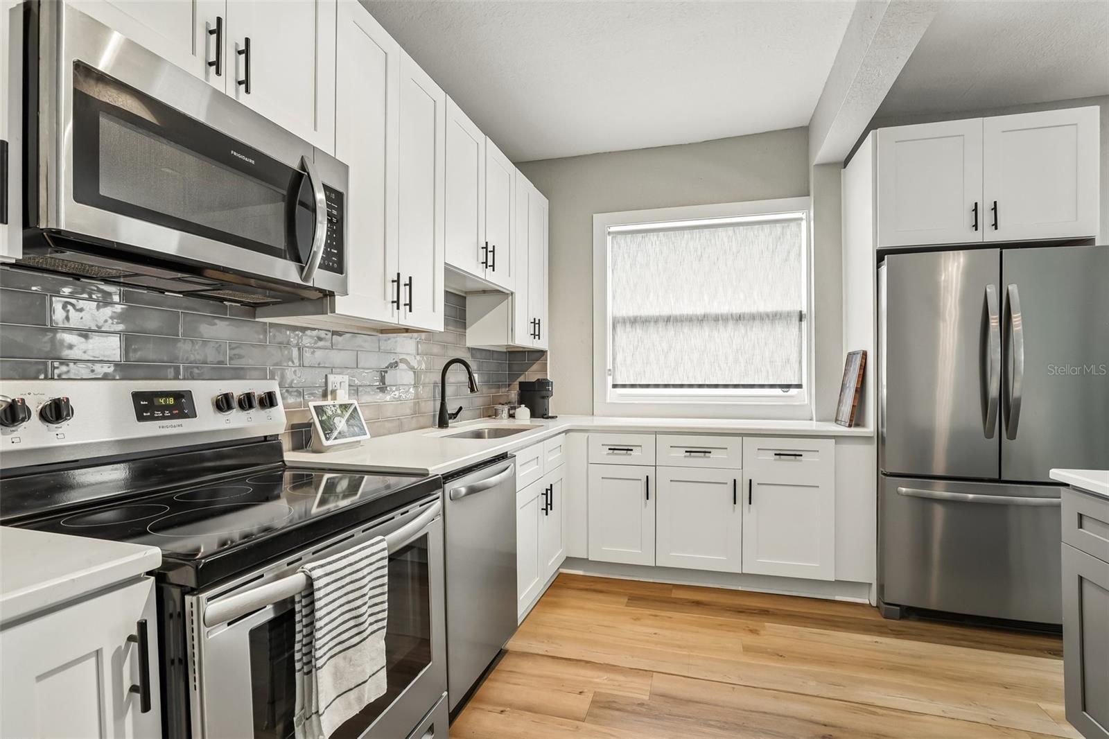 2126 W Beach St Property Photo 16