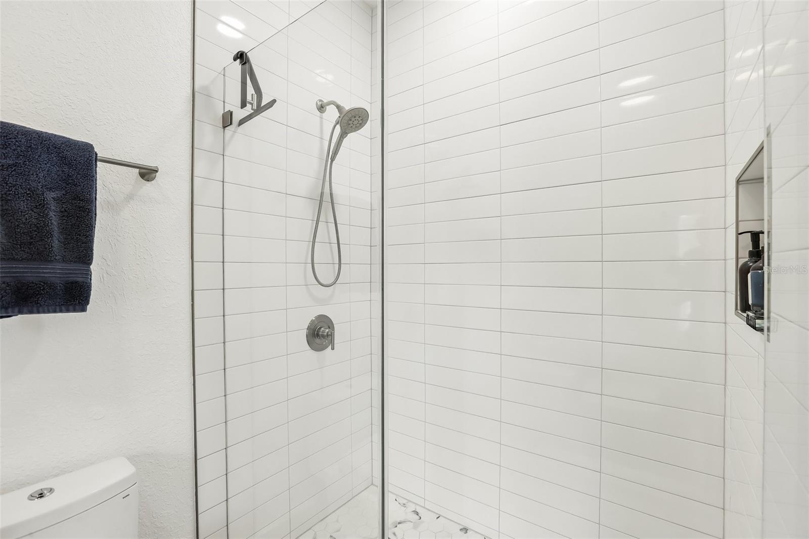 2126 W Beach St Property Photo 17