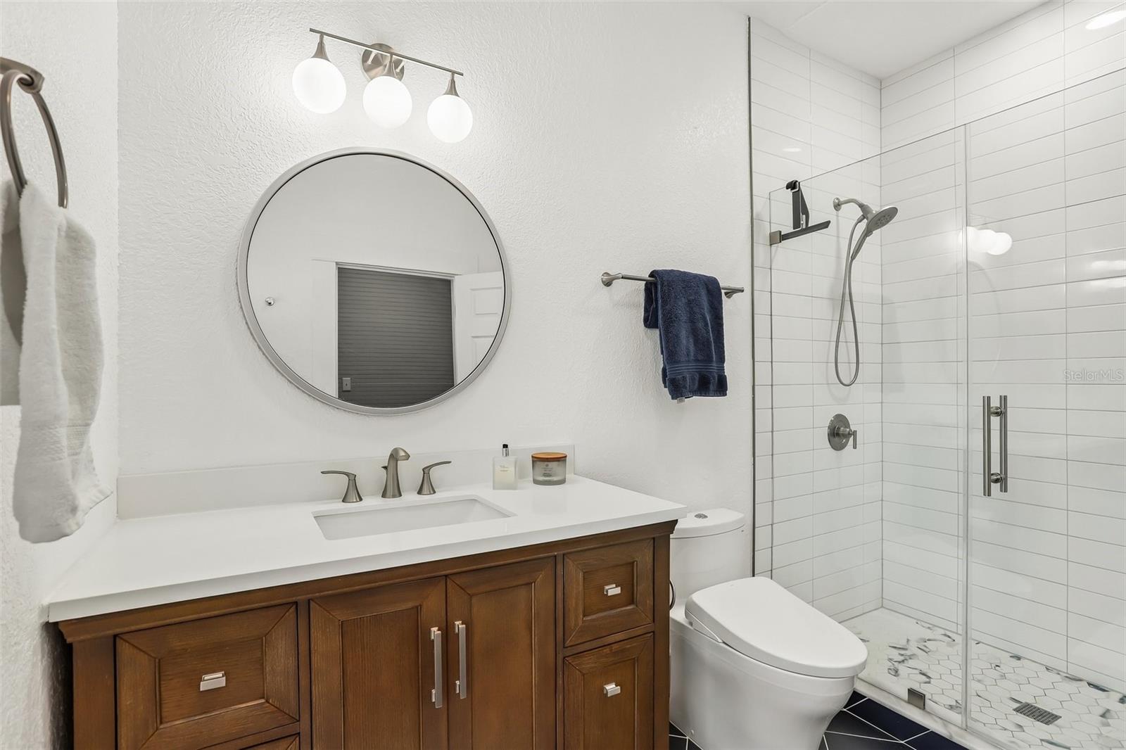 2126 W Beach St Property Photo 19