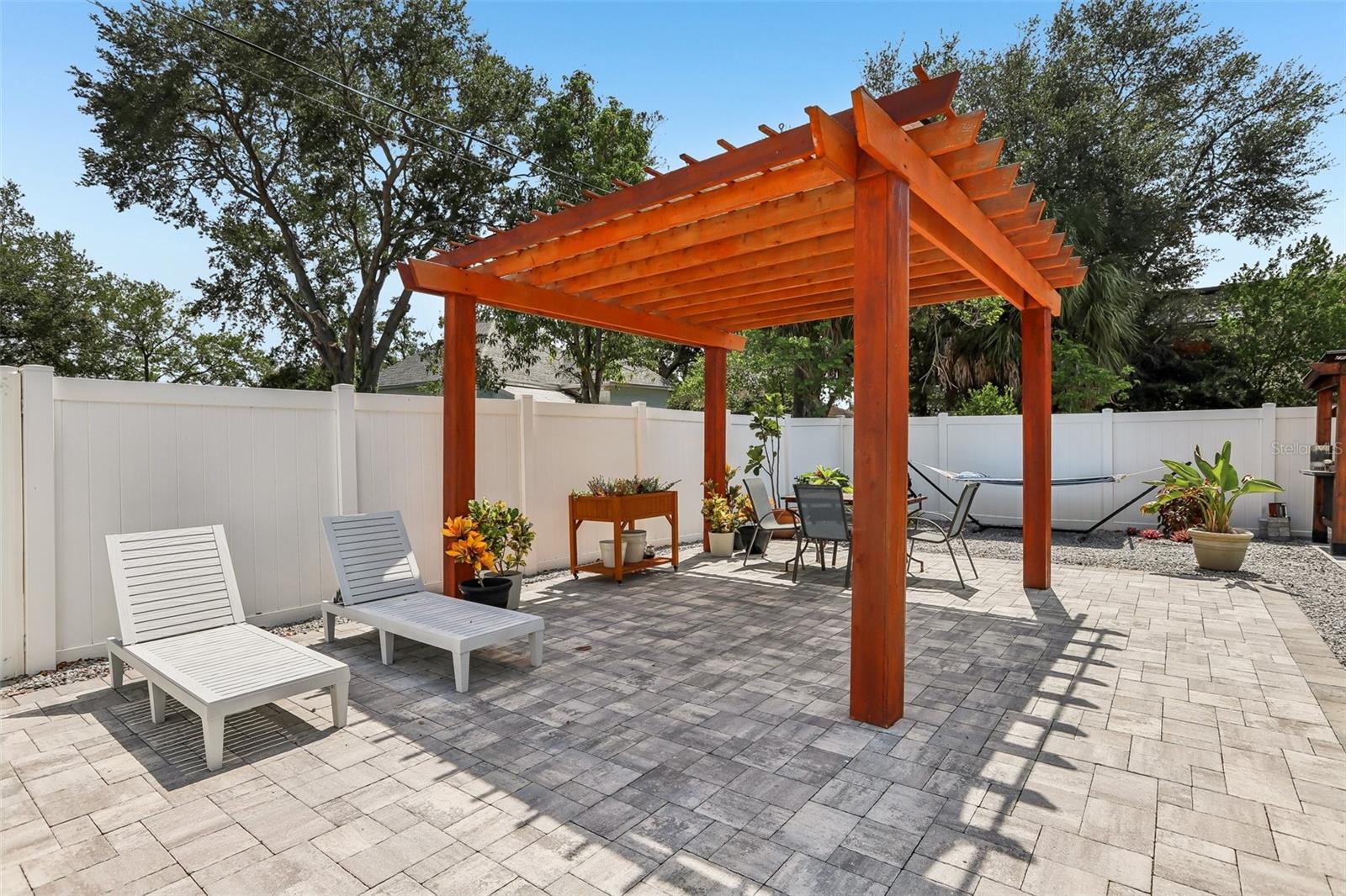 2126 W Beach St Property Photo 34