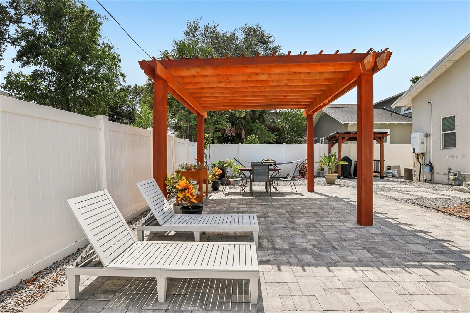 2126 W Beach St Property Photo 35