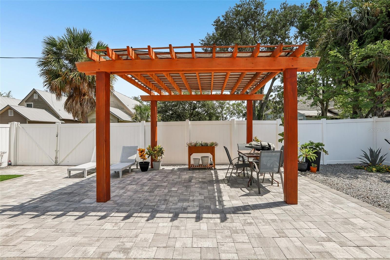 2126 W Beach St Property Photo 37